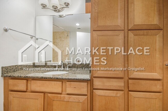 Building Photo - 525 W Lafayette Blvd