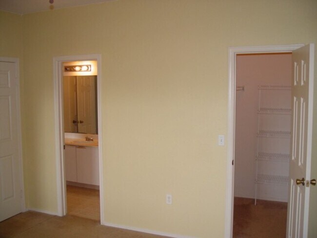 Building Photo - Move-In Ready 1BR in METRO WEST – Ask About Today’s Specials!
