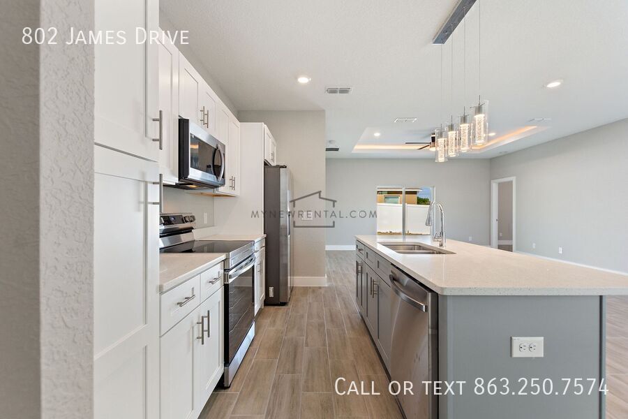 Building Photo - 802 James Dr