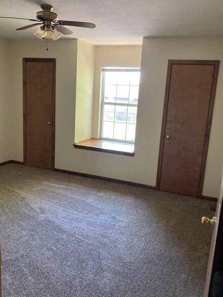 Building Photo - 8208 Spring Valley Rd