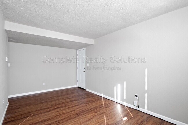 Building Photo - 289 Mt Everest Dr
