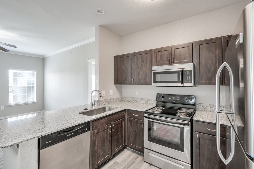 2BD, 2BA - 994SF - Kitchen - Plaza at San Jacinto