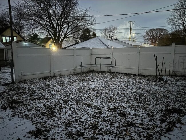 Building Photo - 2630 Grand St NE