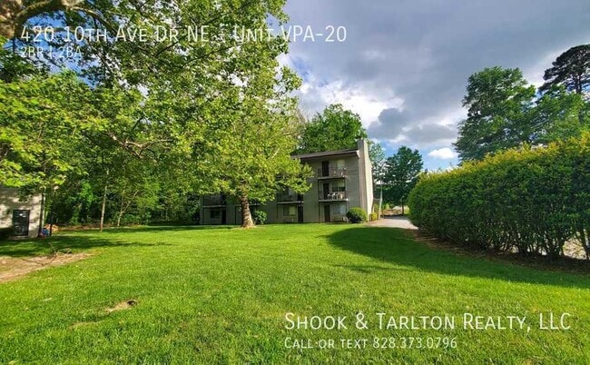 Building Photo - 420 10th Ave Dr NE