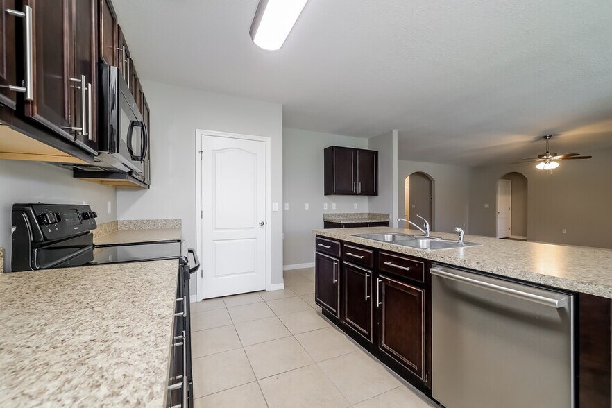 Building Photo - 5751 Marsh Landing Dr