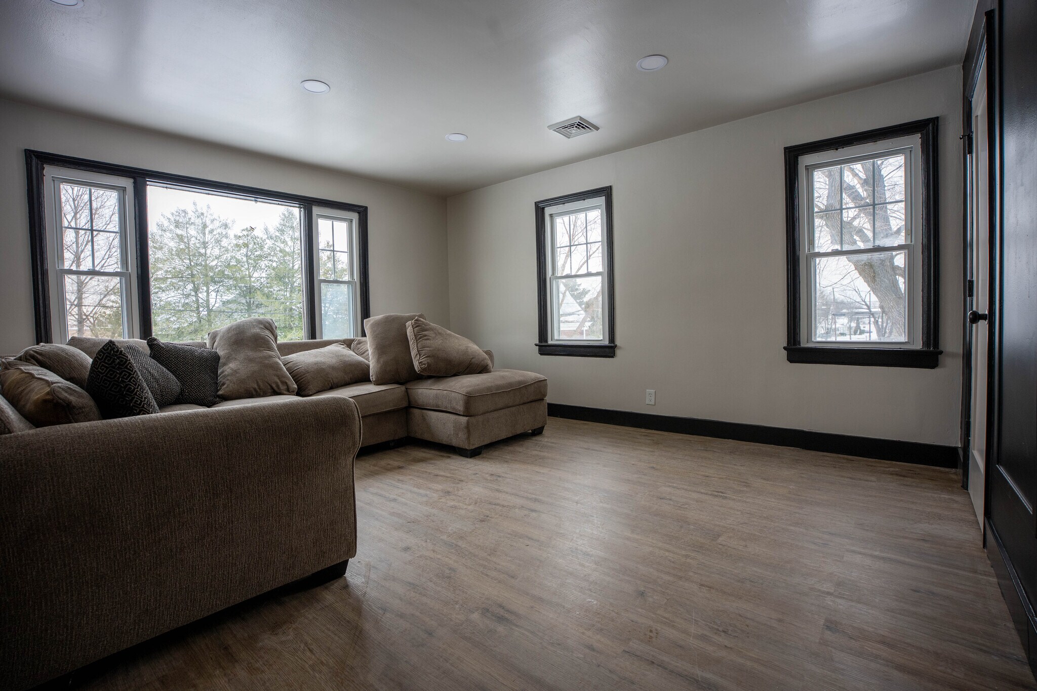 Livingroom - 111 E Garwood Ave