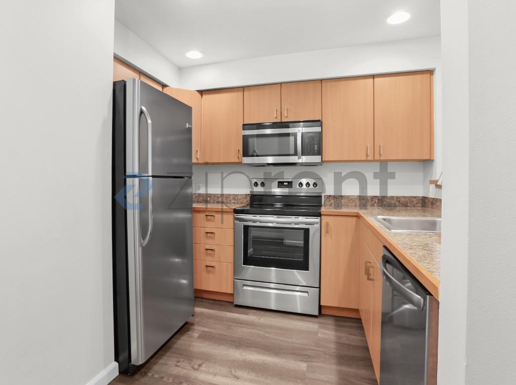 Building Photo - Unit 401