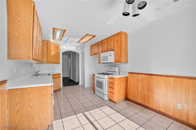 Building Photo - 1509 Linnbaker Ln