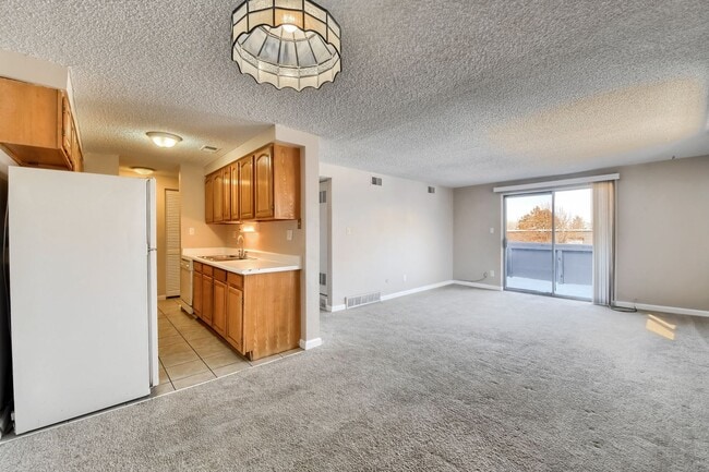 Building Photo - 130 E Highline Cir