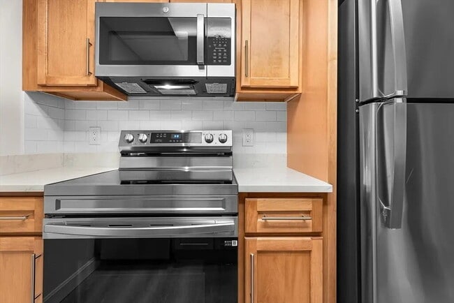 Building Photo - "Spacious 1-Bedroom Retreat with Gleaming Hardwood Floors in Chestnut Hill"