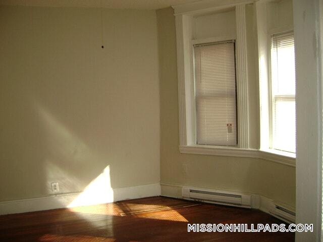 Building Photo - 887 Huntington Ave