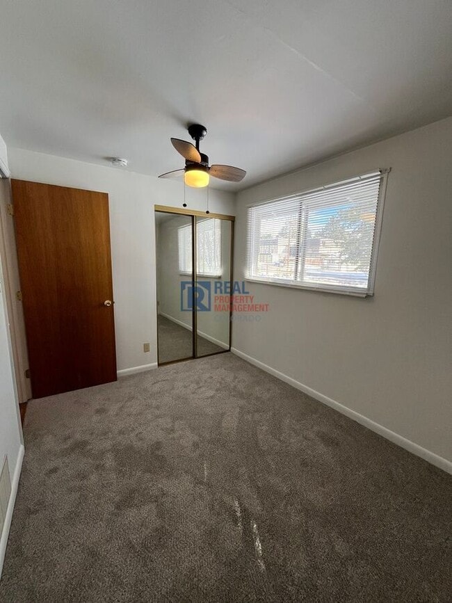 Building Photo - 865 Balsam St