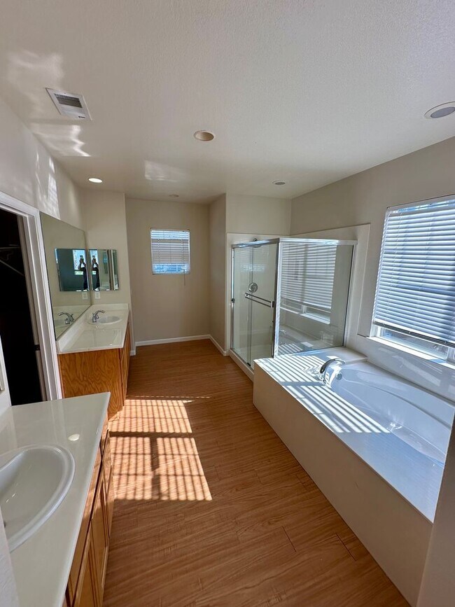 Building Photo - Large beautiful home, new paint. Bedroom a...