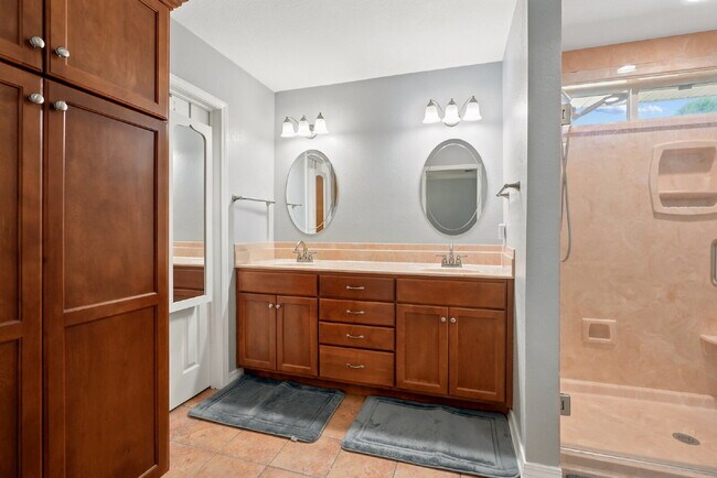 Building Photo - "Charming Pet Friendly 4-Bed Oasis in South Crestview with $500.00 Off First Full Months Rent!"