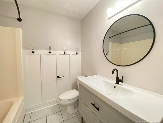 Building Photo - 462 Crown Point