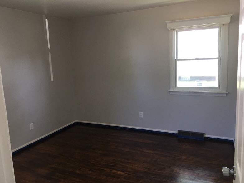 Primary Bedroom - 327 Jackson Ave