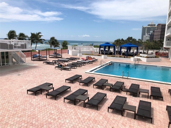 Building Photo - 5401 Collins Ave