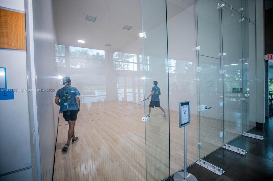 Building Photo - 2950 NE 188th St