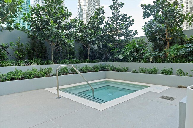 Building Photo - 77 SE 5th St