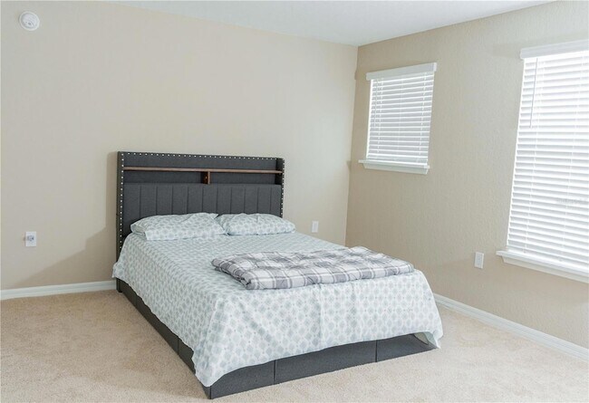 Building Photo - 387 Crossings Ave