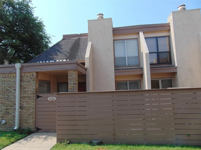 Building Photo - 3121 Park Ln