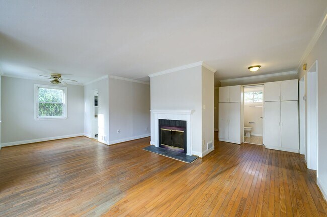 Building Photo - Charming 3BR Home with Fenced Backyard & Patio in Silver Spring