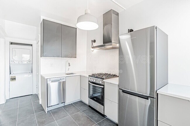 Building Photo - 227 S Logan St