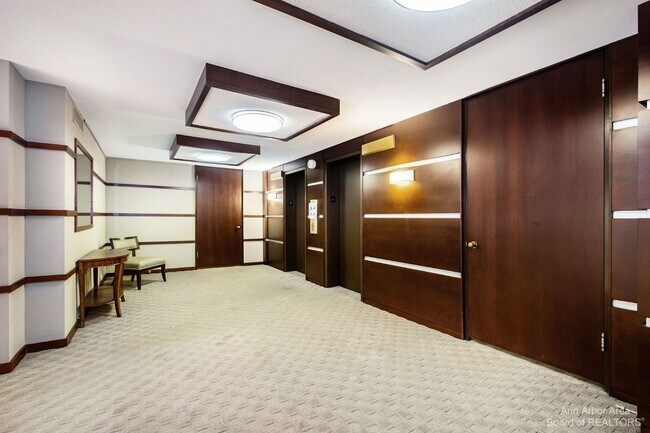 Building Photo - 1050 Wall St