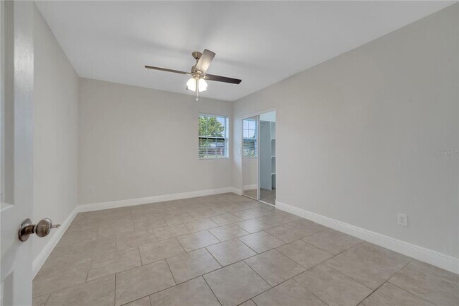 Building Photo - 1395 Meadowbrook St