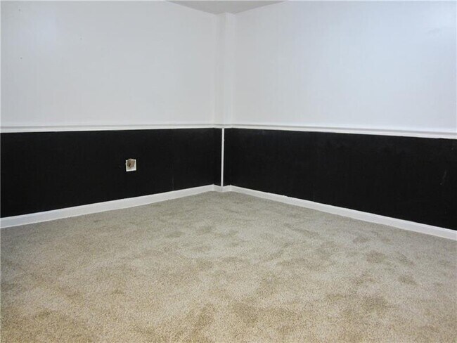 Building Photo - 2341 Southwood Dr