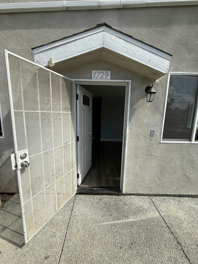 Building Photo - 1727 W 84th Pl