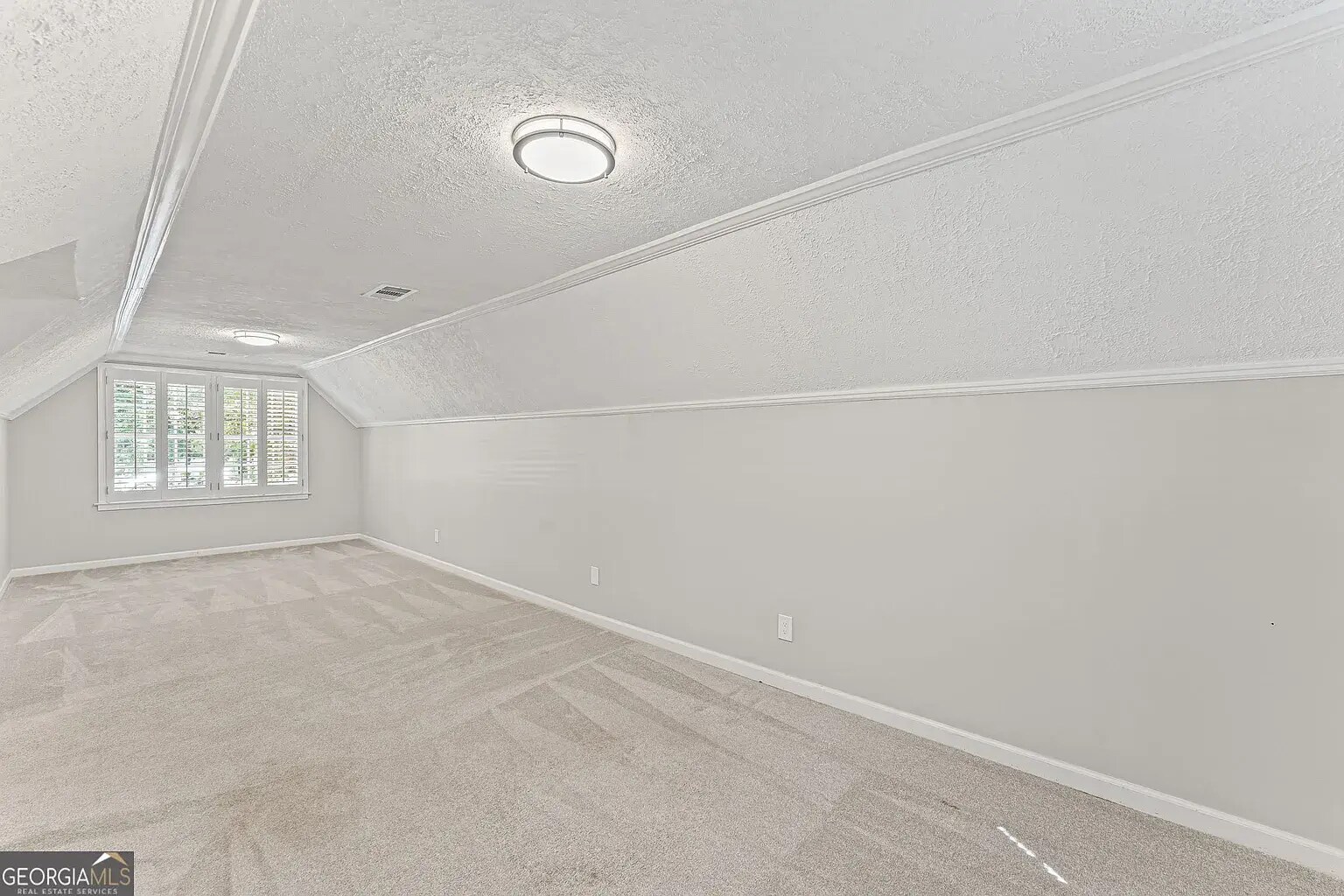 Building Photo - 220 Hollyridge Dr