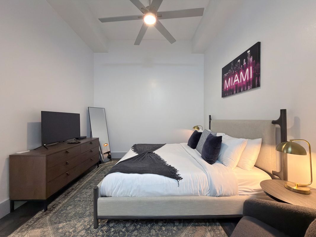 Building Photo - 1200 Brickell Bay Dr