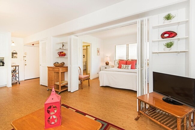 Building Photo - Diamond Head Ambassador #201