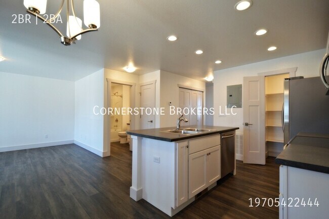 Building Photo - 102 Parkview Ct