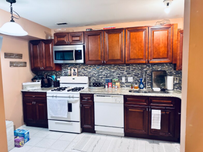 Primary Photo - 2916 State Hill Rd