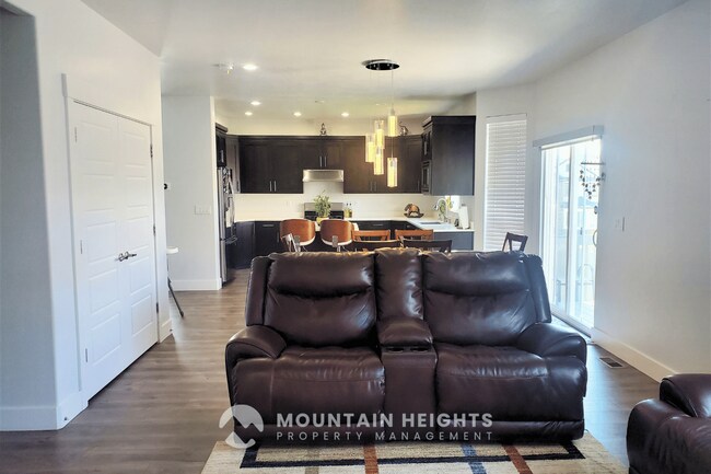 Building Photo - 3861 Spring Brook Ln