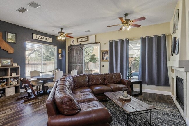 Building Photo - 2477 Veneto Ln