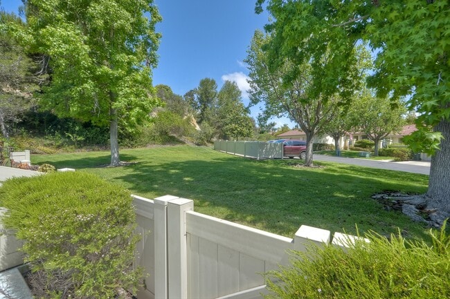 Building Photo - 1956 Sandstone Vista Ln