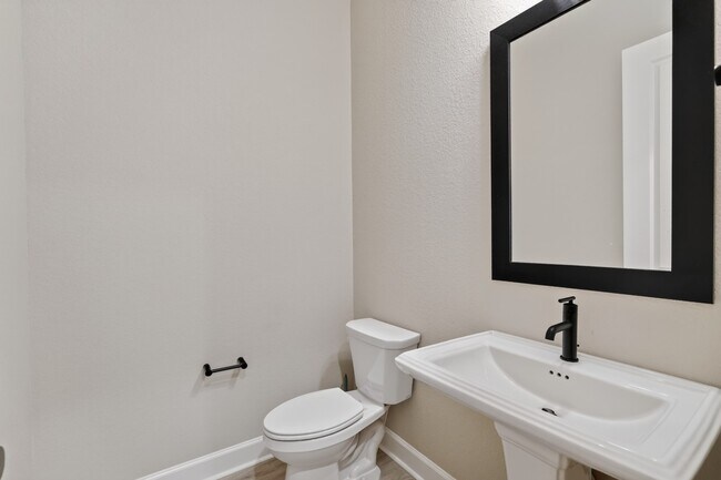 Building Photo - 231 Painters Ridge Ct