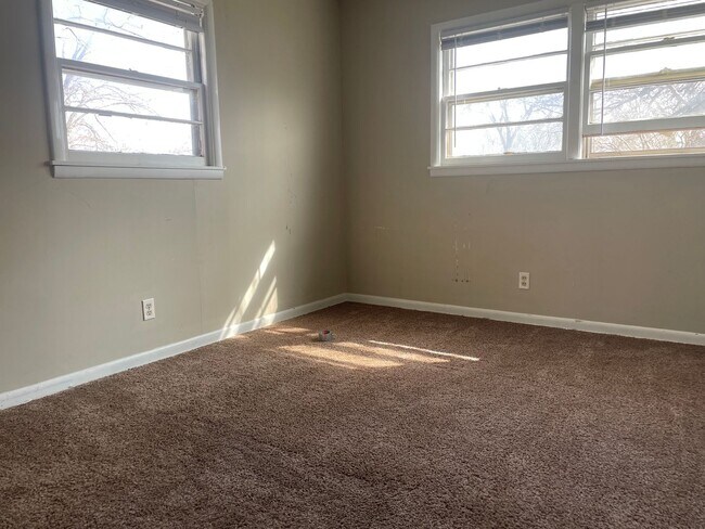 Building Photo - Adorable 3 bedroom 1 bathroom