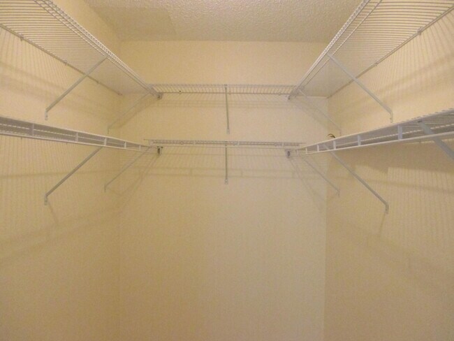 Building Photo - 224 Lake Dora Dr