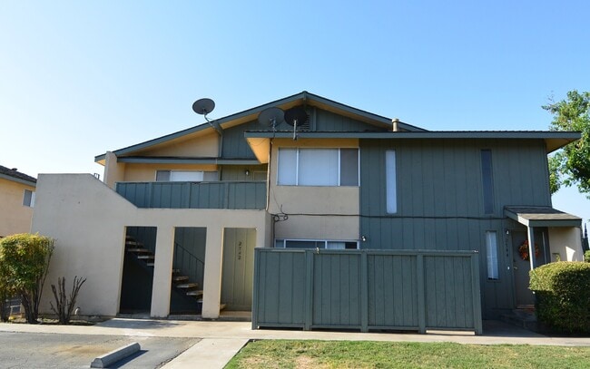 Building Photo - 2740 S Sallee Ct