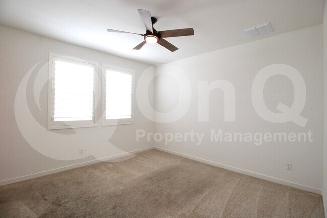 Building Photo - 10207 E Tillman Ave