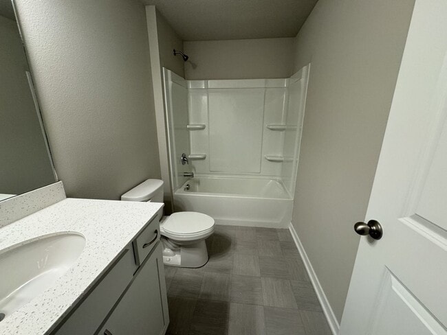 Building Photo - 3 Bedroom Duplex in North Ankeny!
