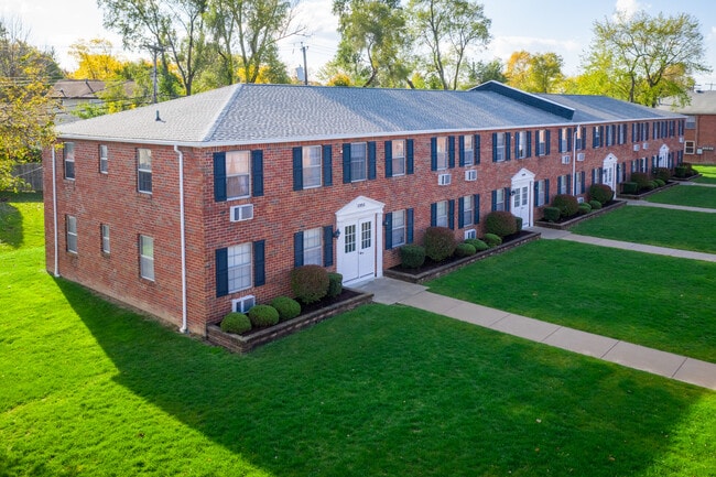 Primary Photo - Copley Court Apartments