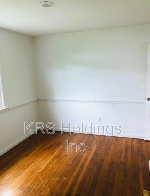 Building Photo - 8514 Kennedy Dr