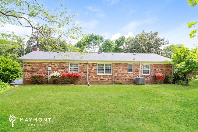 Building Photo - Classic Brick Ranch in Piedmont, SC