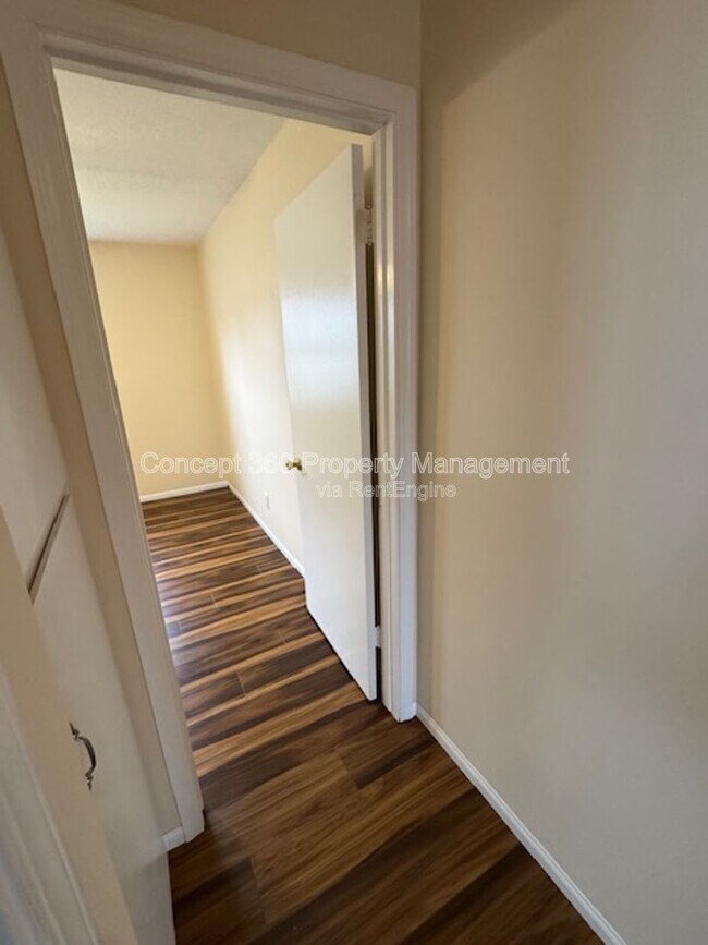 Building Photo - 20915 S Menlo Ave
