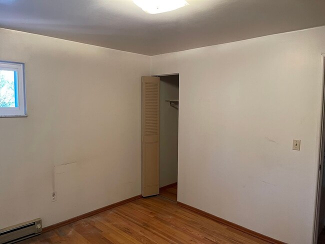 Building Photo - Cozy 2 BR / 1 Bath Townhome in Turtle Creek